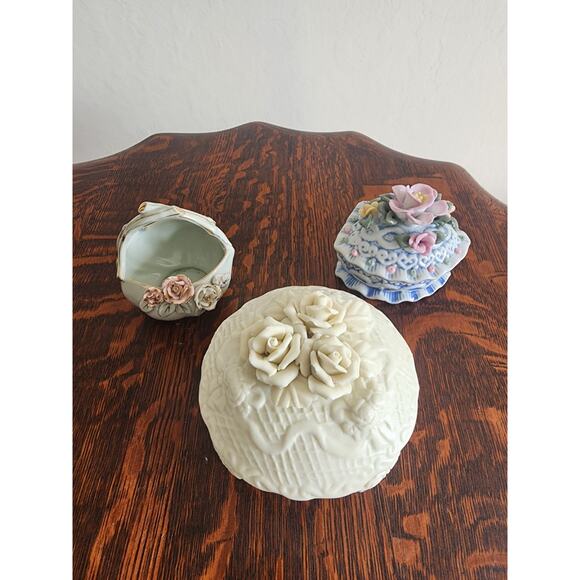 Lot of 3 Vintage Porcelain Trinket Boxes with Floral Rose Designs - Hand Painted - Picture 1 of 12